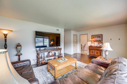 Family-Friendly Sand Springs Home about 8 Mi to Tulsa! in Sand Springs, USA