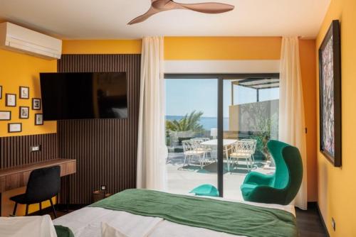 One-Bedroom Apartment with Sea View