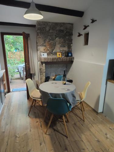 Studio with Patio image 2