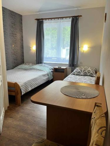 1 double bed, 1 twin bed