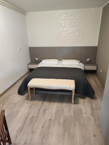 Two-Bedroom Apartment with Terrace image 4