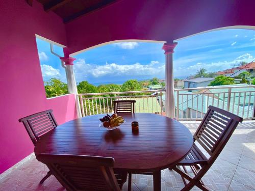 Μπαλκόνι/βεράντα, Studio Fressinette ou F3 Charme Exotique - Capesterre-Belle-Eau, balcon, vue mer et proche plage in Καπεστέρ-Μπελ-Ο