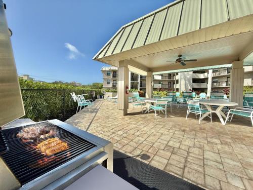 Pristine 2 Bed Condo Steps from Free Beach Access - image 17