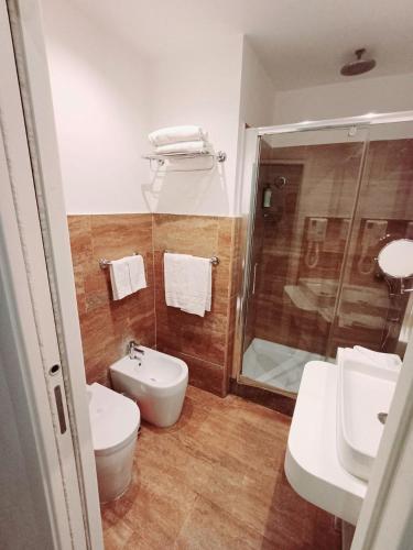 Camera matrimoniale ROMA TERMINI con bagno privato, Řím (fotografie 9)