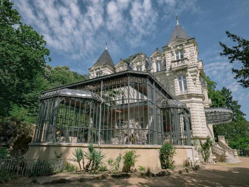 Exterior view, Chateau des Orchidees Stay in a French Castle in Saint-Hilaire-Saint-Florent