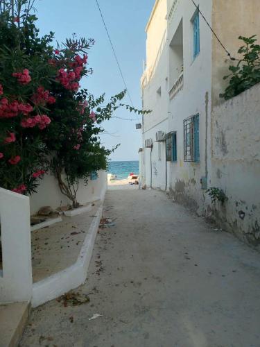 Pied dans l'eau chott mariem sousse in Chatt Mariem