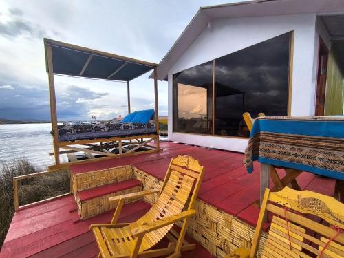 Uros Quechua`s Lodge Titicaca in Uros Islands