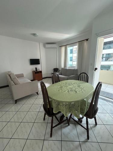 Apartment room in Apto Almeida e Moraes 2 dormitórios em BC