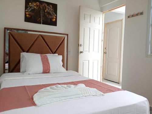 Habitación para PAREJAS EL TREBOL baño privado - image 5