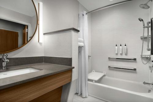 Fairfield by Marriott Inn & Suites Portland Newberg - image 2