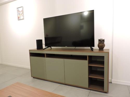 Studio Apartment with Balcony image 6