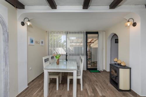 Three-Bedroom Holiday Home  image 10