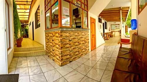 Vestíbulo, La Mirada Del Solitario George in Galapagos