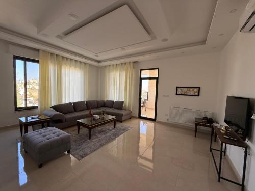 Dabouq 3BR condo