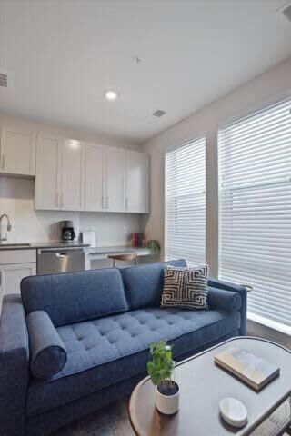 CozySuites Spacious SDO, Lawrenceville in Pittsburgh, USA