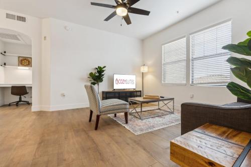CozySuites Glendale by the stadium with pool 24 thumb 3