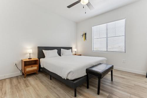 CozySuites Glendale by the stadium with pool 23 detail