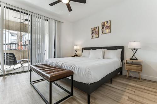 CozySuites Glendale by the stadium with pool 20 detail