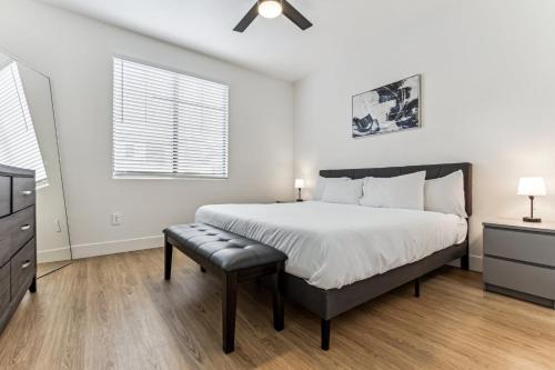 CozySuites Glendale by the stadium with pool 21 thumb 4
