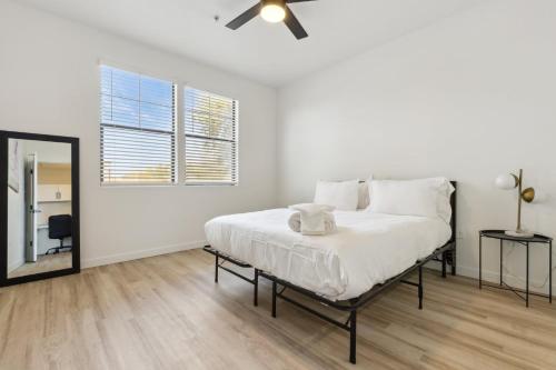 CozySuites Glendale by the stadium with pool 29 thumb 4
