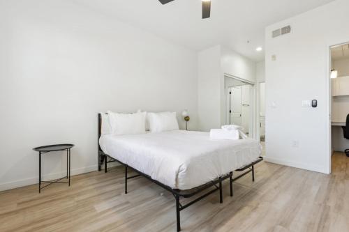 CozySuites Glendale by the stadium with pool 29 detail
