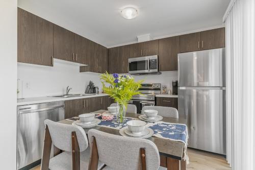 2 BR at 17 Mins Walk to Falls,Patio,BBQ and Outdoor Space, Niagara Falls (foto 5)