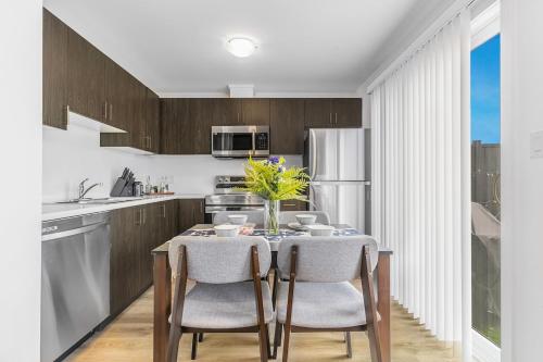 2 BR at 17 Mins Walk to Falls,Patio,BBQ and Outdoor Space, Niagara Falls (foto 6)