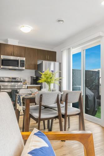 2 BR at 17 Mins Walk to Falls,Patio,BBQ and Outdoor Space, Niagara Falls (foto 8)