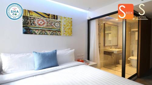 Standard Double Room image 5