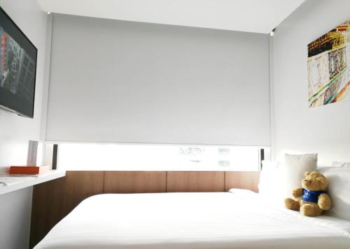 Superior Double Room room in S Box Sukhumvit Hotel