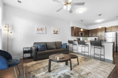 CozySuites Modern 2BR Nora Indianapolis #11