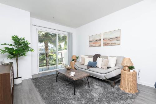 Hollywood Cozy Apartment - image 5