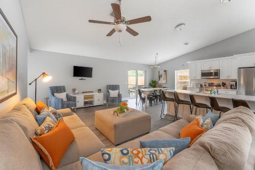 4BR Heated Pool Home Close to Disney and Lakes