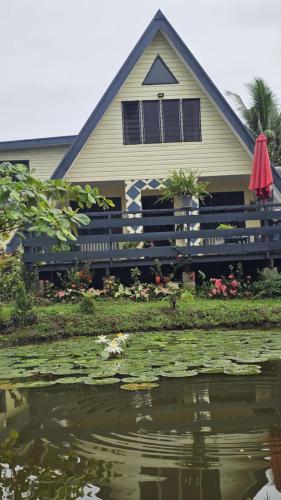 Vista exterior, Queens Inn Studio Apartments in Puerto del Pacífico