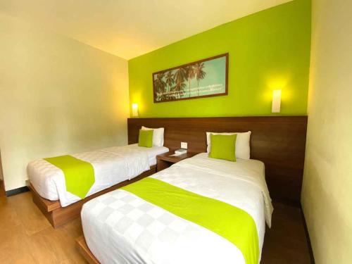 Standard Twin Room image 3