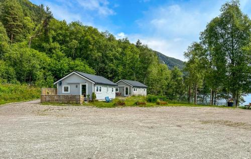 . 2 Bedroom Awesome Home In Lavik