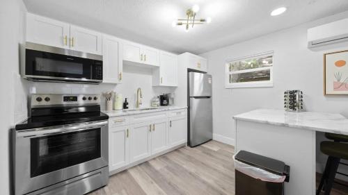 Modern-retro Themed Home Close To Coffee + Food! - Tampa, FL