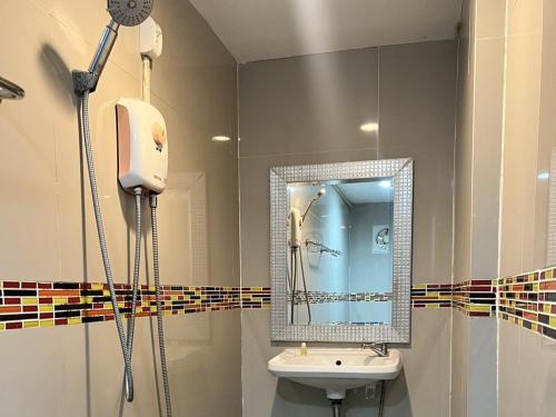 room detail thumbnail 2