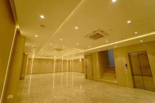 Business center, Hotel Homansh by Goldsum in Ahmamau