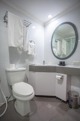 room detail thumbnail 2