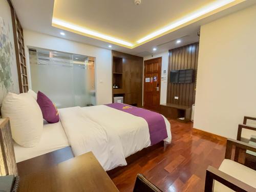 Double Room image 1