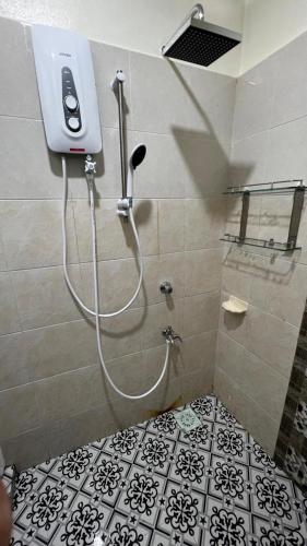 淋浴設備, Ellie`z Abra Homestay in 梅羅爾