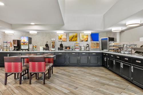 Comfort Inn & Suites Nashville Near Tanger Outlets I-24 Antioch - 식음료(F&B)