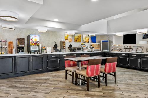 Comfort Inn & Suites Nashville Near Tanger Outlets I-24 Antioch - 식음료(F&B)