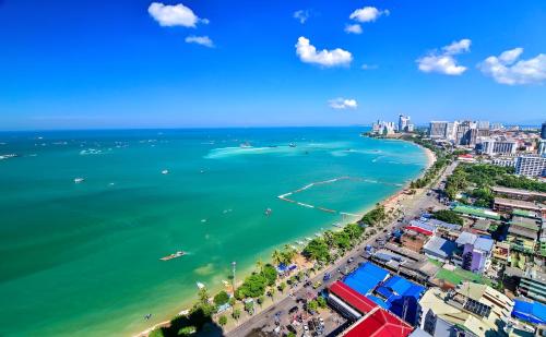 Strand, Elong Hotel Jomtien Beach Branch near Pattaya Floating Market