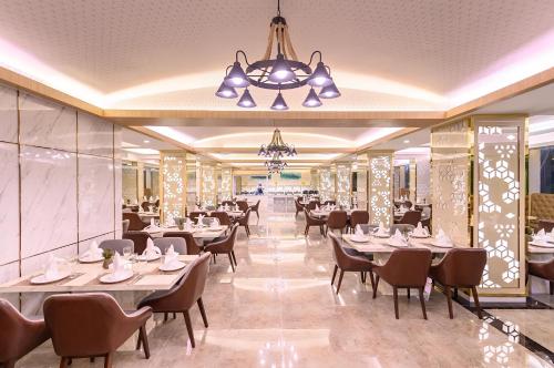 Pub/Lounge, Elong Hotel Jomtien Beach Branch near Pattaya Floating Market