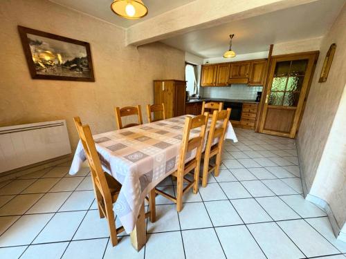 Residence Lupins - 85m2 pour 5 personnes 3 chambre cuisine equipee a St Martin de Bellville MAE-4964 near Cafe Snack