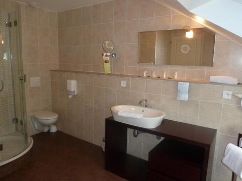 Family Room image 2