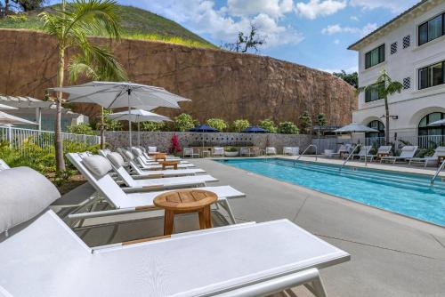 Swimming pool, Cambria Hotel Calabasas - Malibu in Canoga Park