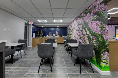 Motel 6-Decatur AL - image 7